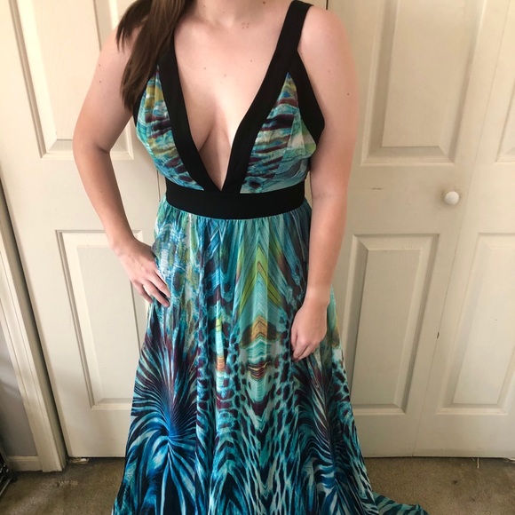 Tropical Animal Print Maxi Dress 🌞🌴🌺 - Picture 2 of 8